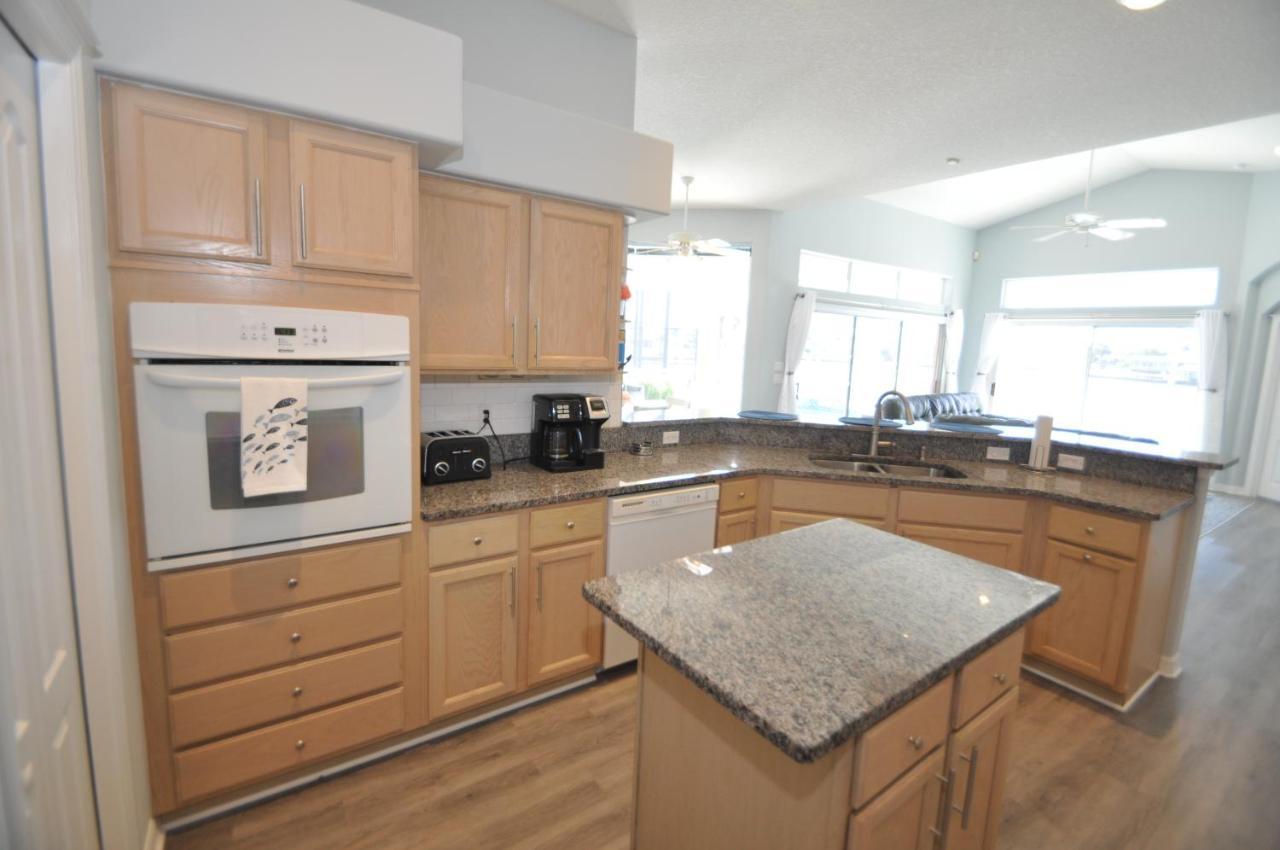 Sunset Bay Beautiful Pool Home - Bring Your Boat Or Jet Ski - Canal With Dock- Sleeps 10 - 4 Bd Palm Coast Buitenkant foto