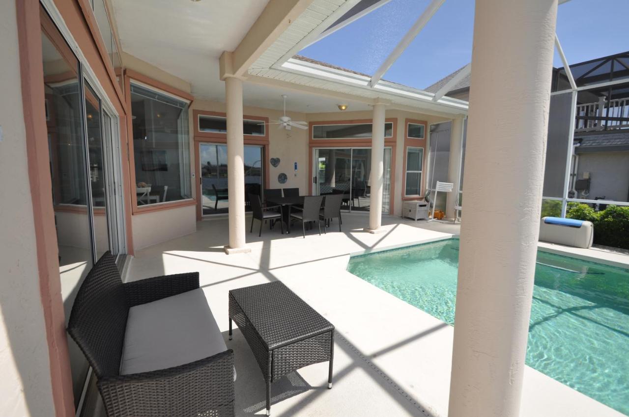 Sunset Bay Beautiful Pool Home - Bring Your Boat Or Jet Ski - Canal With Dock- Sleeps 10 - 4 Bd Palm Coast Buitenkant foto